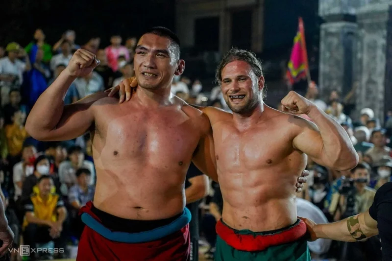 Hiếu Khổng Lồ và Thần Sấm Zakhar